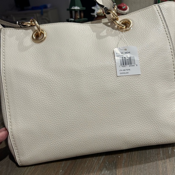 New Coach Hand Bag with wallet tags still on - Picture 3 of 6